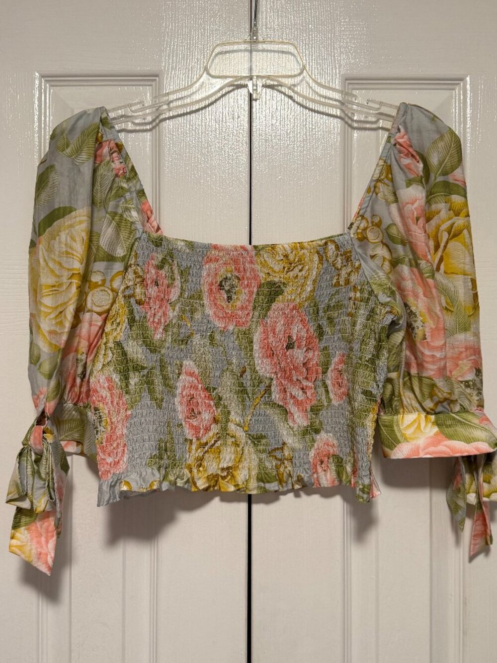 Express Pastel Floral Puff Sleeve Smocked Blouse - Picture 2 of 7